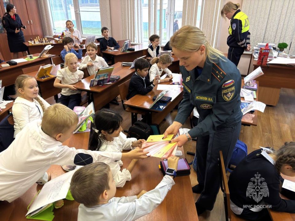 Знание – безопасность. Большой урок по безопасности жизнедеятельности состоялся в школе Марьино имени маршала авиации А.Е. Голованова Знание – безопасность. Большой урок по безопасности жизнедеятельности состоялся в школе Марьино имени маршала авиации А.Е. Голованова