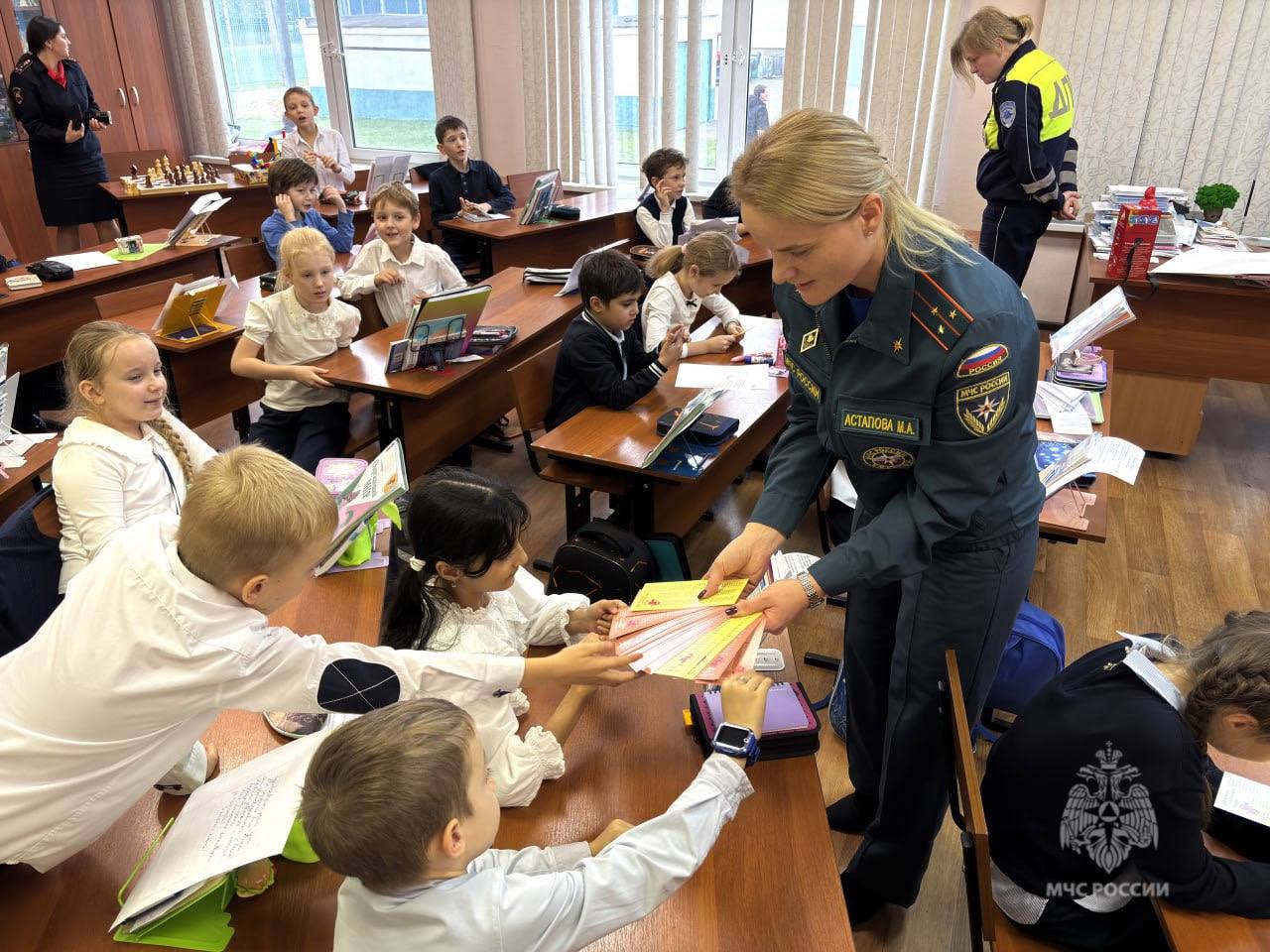 Знание – безопасность. Большой урок по безопасности жизнедеятельности состоялся в школе Марьино имени маршала авиации А.Е. Голованова Знание – безопасность. Большой урок по безопасности жизнедеятельности состоялся в школе Марьино имени маршала авиации А.Е. Голованова