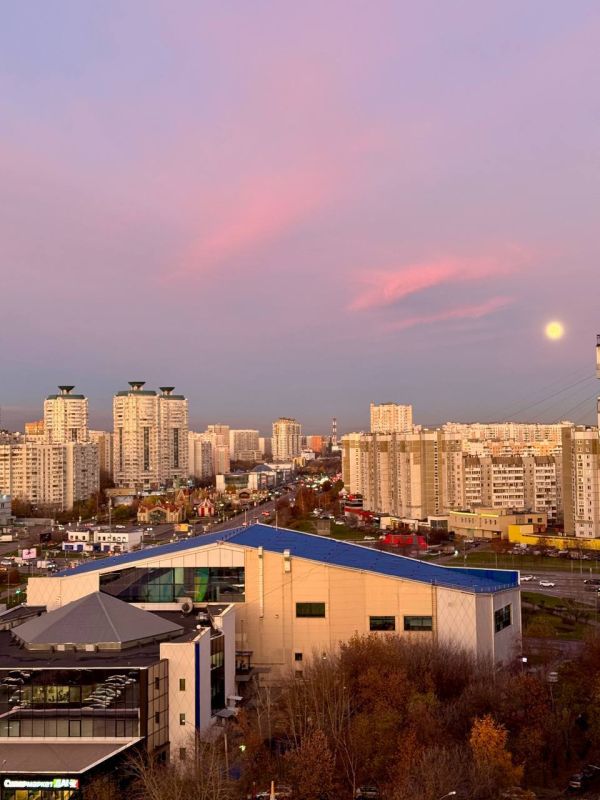 Самое время посмотреть в небо! Москвичи сегодня смогут наблюдать суперлуние Самое время посмотреть в небо! Москвичи сегодня смогут наблюдать суперлуние