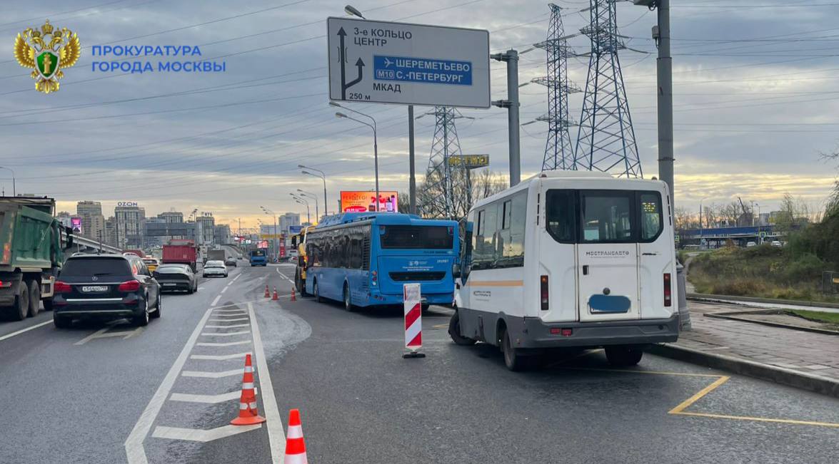 Прокуратура взяла под контроль установление обстоятельств дорожной аварии на севере Москвы