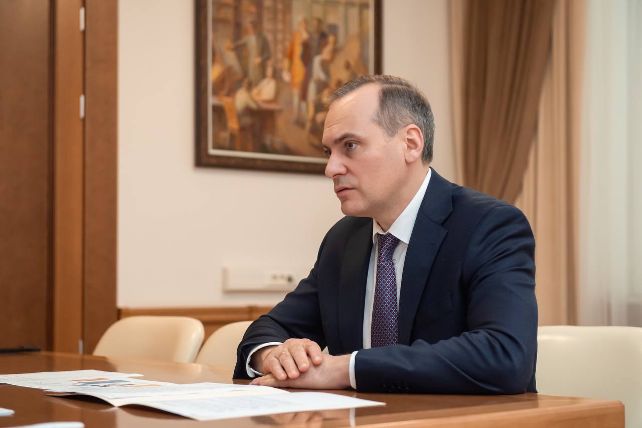 Валерий Фальков провел рабочую встречу с главой Республики Мордовия Артемом Здуновым Валерий Фальков провел рабочую встречу с главой Республики Мордовия Артемом Здуновым