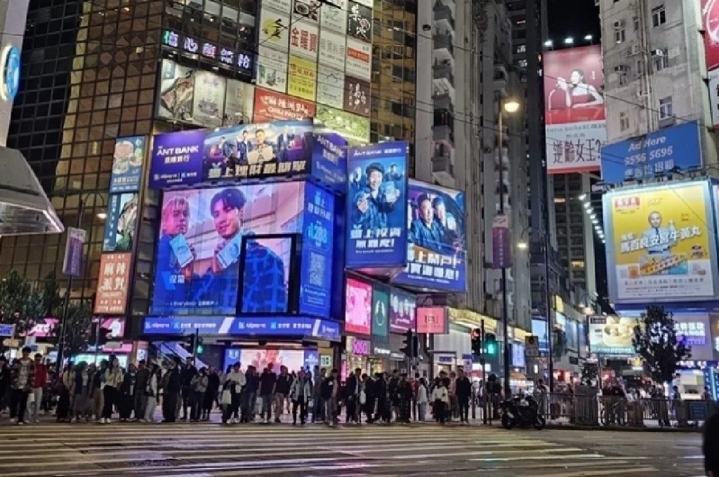 «Хватит развратных русских»