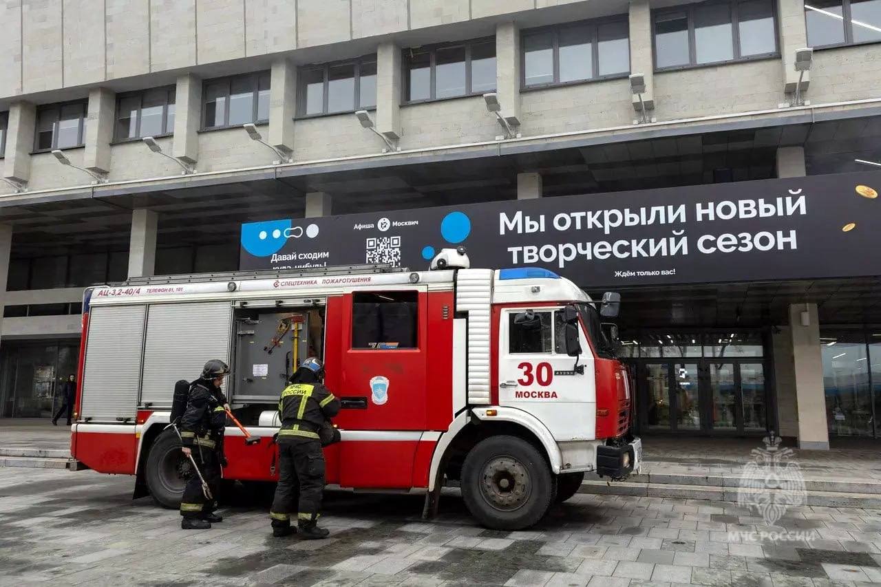 #БудниМЧС. Сотрудники Управления по ЮВАО ГУ МЧС России по г. Москве провели пожарно-тактические учения на объекте с массовым пребыванием людей #БудниМЧС. Сотрудники Управления по ЮВАО ГУ МЧС России по г. Москве провели пожарно-тактические учения на объекте с массовым пребыванием людей