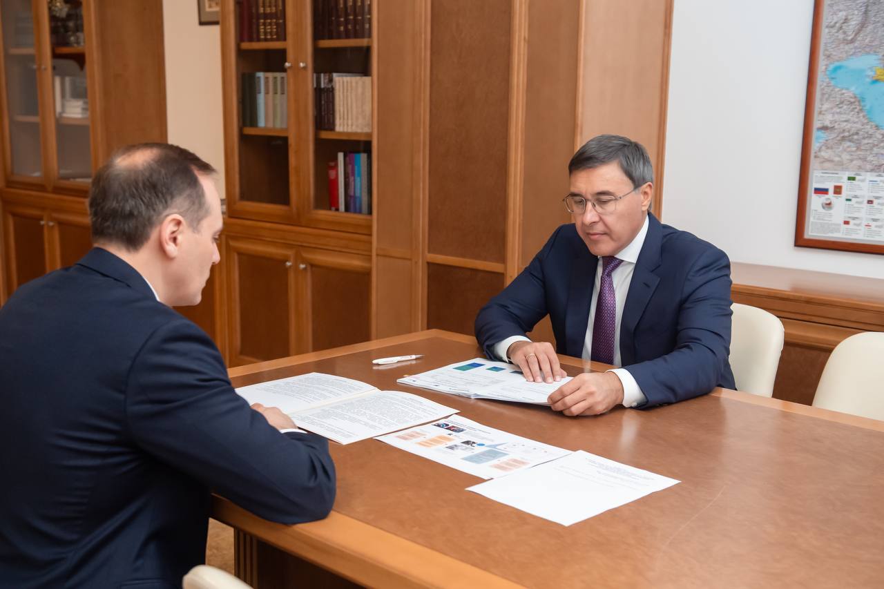 Валерий Фальков провел рабочую встречу с главой Республики Мордовия Артемом Здуновым Валерий Фальков провел рабочую встречу с главой Республики Мордовия Артемом Здуновым