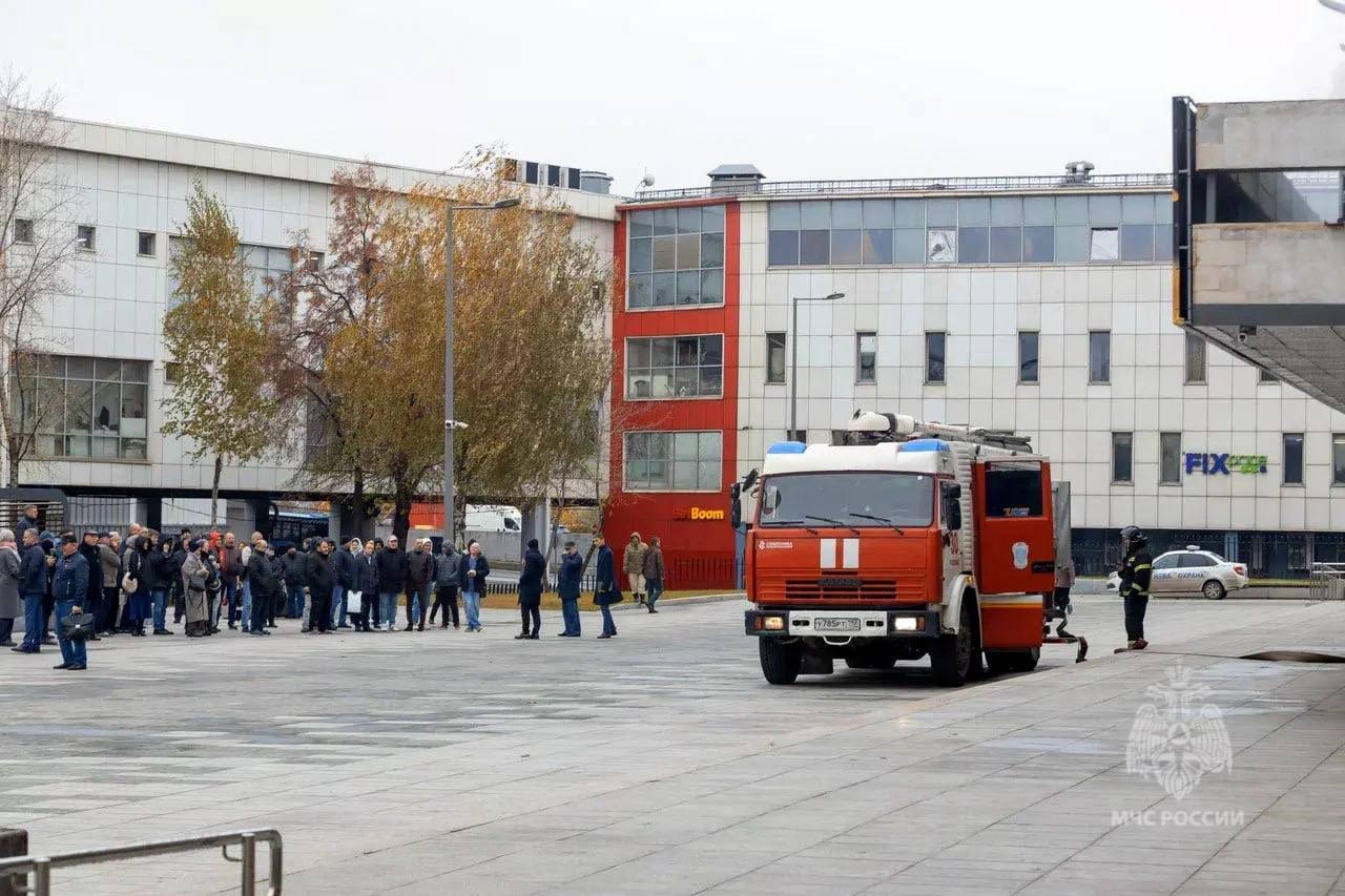 #БудниМЧС. Сотрудники Управления по ЮВАО ГУ МЧС России по г. Москве провели пожарно-тактические учения на объекте с массовым пребыванием людей #БудниМЧС. Сотрудники Управления по ЮВАО ГУ МЧС России по г. Москве провели пожарно-тактические учения на объекте с массовым пребыванием людей