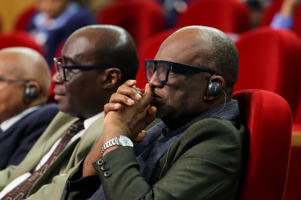 5 ноября в МИД России заместитель Министра иностранных дел России С.В.Вершинин провёл брифинг для аккредитованных в Москве глав дипломатических представительств африканских государств по вопросам подготовки второй... 5 ноября в МИД России заместитель Министра иностранных дел России С.В.Вершинин провёл брифинг для аккредитованных в Москве глав дипломатических представительств африканских государств по вопросам подготовки второй...