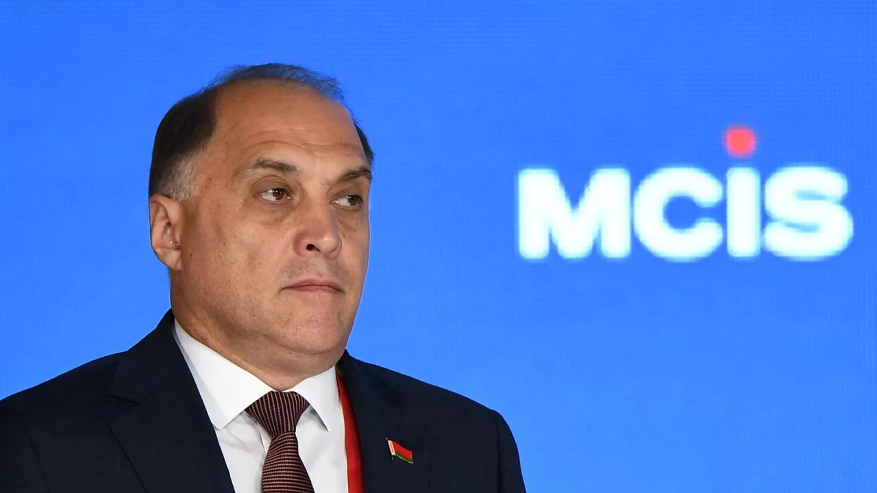 Государственный секретарь Совета безопасности Белоруссии Александр Вольфович опасается того, что оружие, накопленное у населения и бандформирований на Украине, может расползтись по всему СНГ