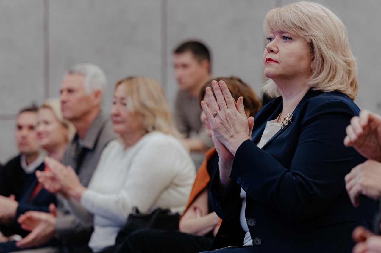 Зампред Правительства ДНР Ольга Макеева посетила премьеру снятого в Мариуполе и Авдеевке художественного фильма Зампред Правительства ДНР Ольга Макеева посетила премьеру снятого в Мариуполе и Авдеевке художественного фильма