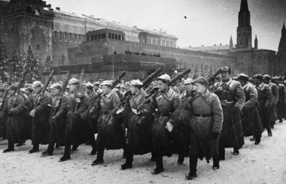 Эдуард Басурин: #ДЕНЬвИСТОРИИ. 7 ноября 1941г Эдуард Басурин: #ДЕНЬвИСТОРИИ. 7 ноября 1941г