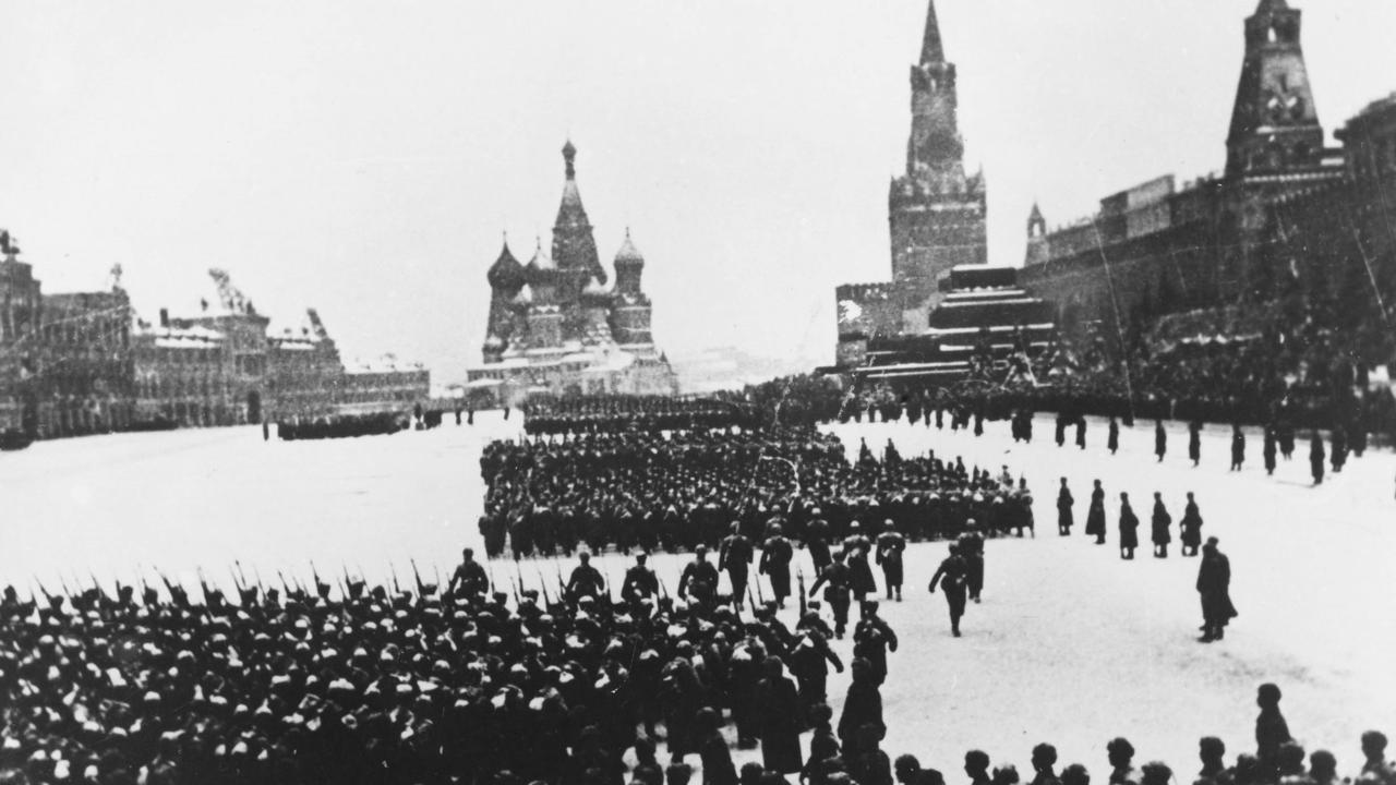 Алексей Шапошников: 84 года назад, 7 ноября 1941 года, на Красной площади прошёл легендарный военный парад – это один из самых значимых дней в истории нашей страны Алексей Шапошников: 84 года назад, 7 ноября 1941 года, на Красной площади прошёл легендарный военный парад – это один из самых значимых дней в истории нашей страны