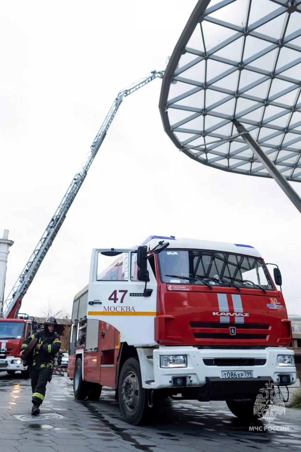 #БудниМЧС. Сотрудники Управления по ЦАО ГУ МЧС России по г. Москве провели пожарно-тактические учения на базе Московского концертного зала «Зарядье» #БудниМЧС. Сотрудники Управления по ЦАО ГУ МЧС России по г. Москве провели пожарно-тактические учения на базе Московского концертного зала «Зарядье»