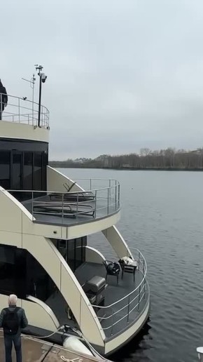 Ветеран без нижних конечностей, атлет Федерации силового экстрима России Евгений Иванов установил рекорд мира по буксировке яхты весом более 50 тонн