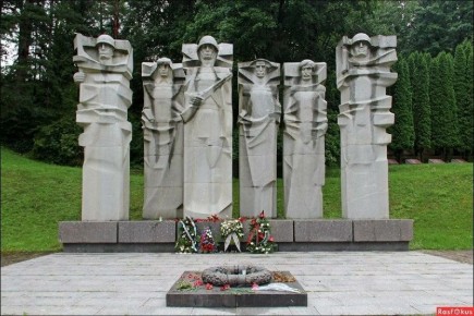 Литва возобновляет конкурс на снос недостроенного Дома Москвы