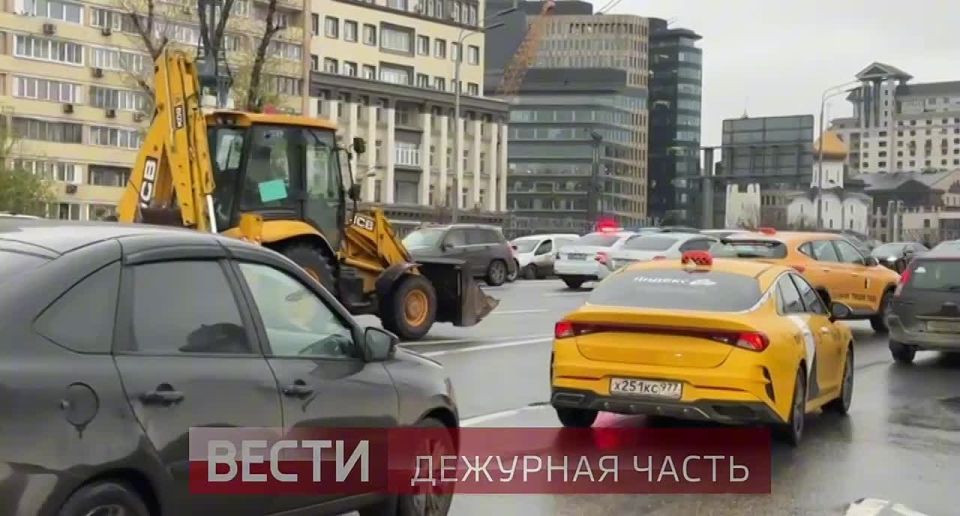 Корреспондент Дежурной части Виктория Хайруллина побывала на месте смертельной аварии с инвалидом-колясочником в Москве и узнала подробности случившегося