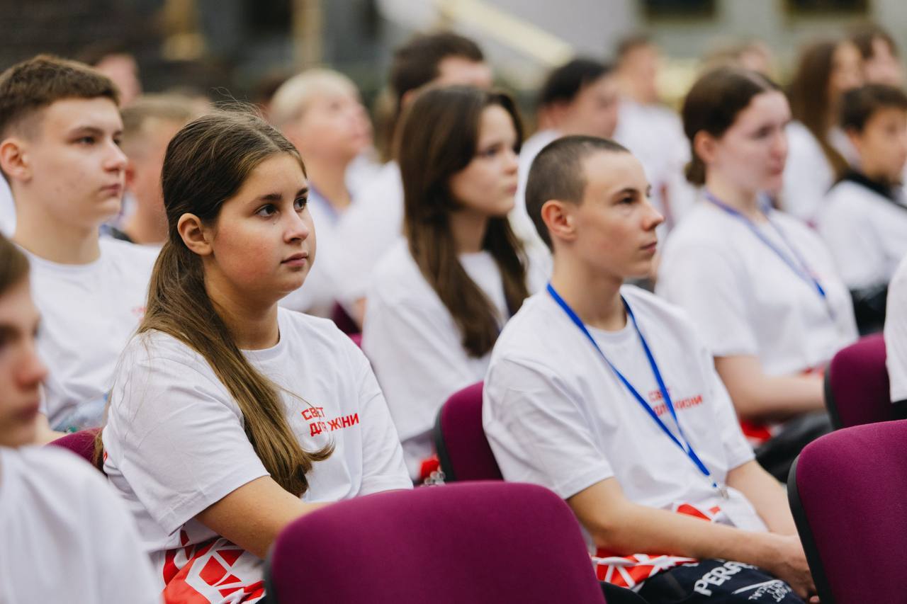 Сергей Цивилев встретился с детьми из Донецкой Народной Республики Сергей Цивилев встретился с детьми из Донецкой Народной Республики
