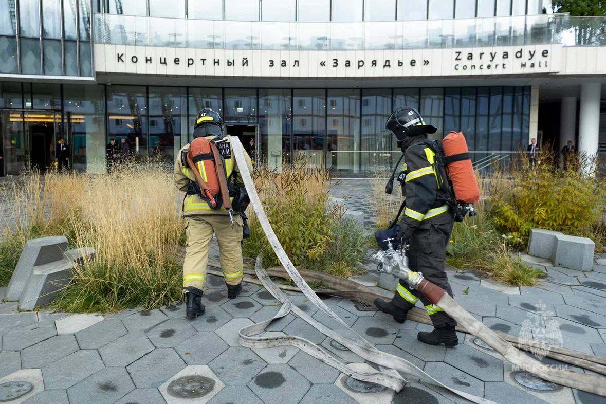 #БудниМЧС. Сотрудники Управления по ЦАО ГУ МЧС России по г. Москве провели пожарно-тактические учения на базе Московского концертного зала «Зарядье» #БудниМЧС. Сотрудники Управления по ЦАО ГУ МЧС России по г. Москве провели пожарно-тактические учения на базе Московского концертного зала «Зарядье»