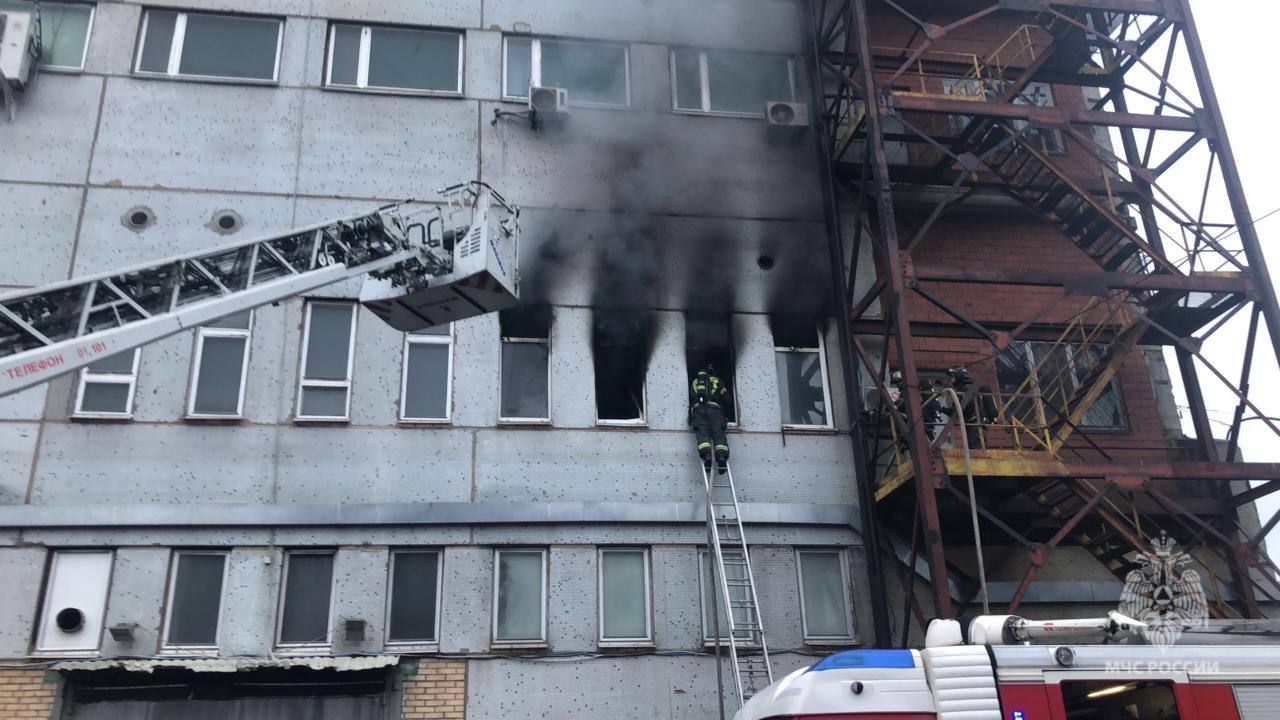 Столичные огнеборцы ликвидировали пожар на западе Москвы
