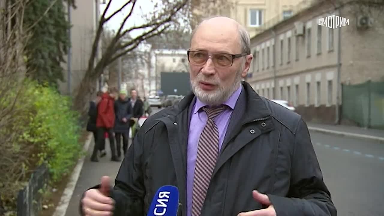 11111 Температура на выходных в Москве будет соответствовать концу сентября – началу октября, рассказал научный руководитель Гидрометцентра России Роман Вильфанд программе "Вести