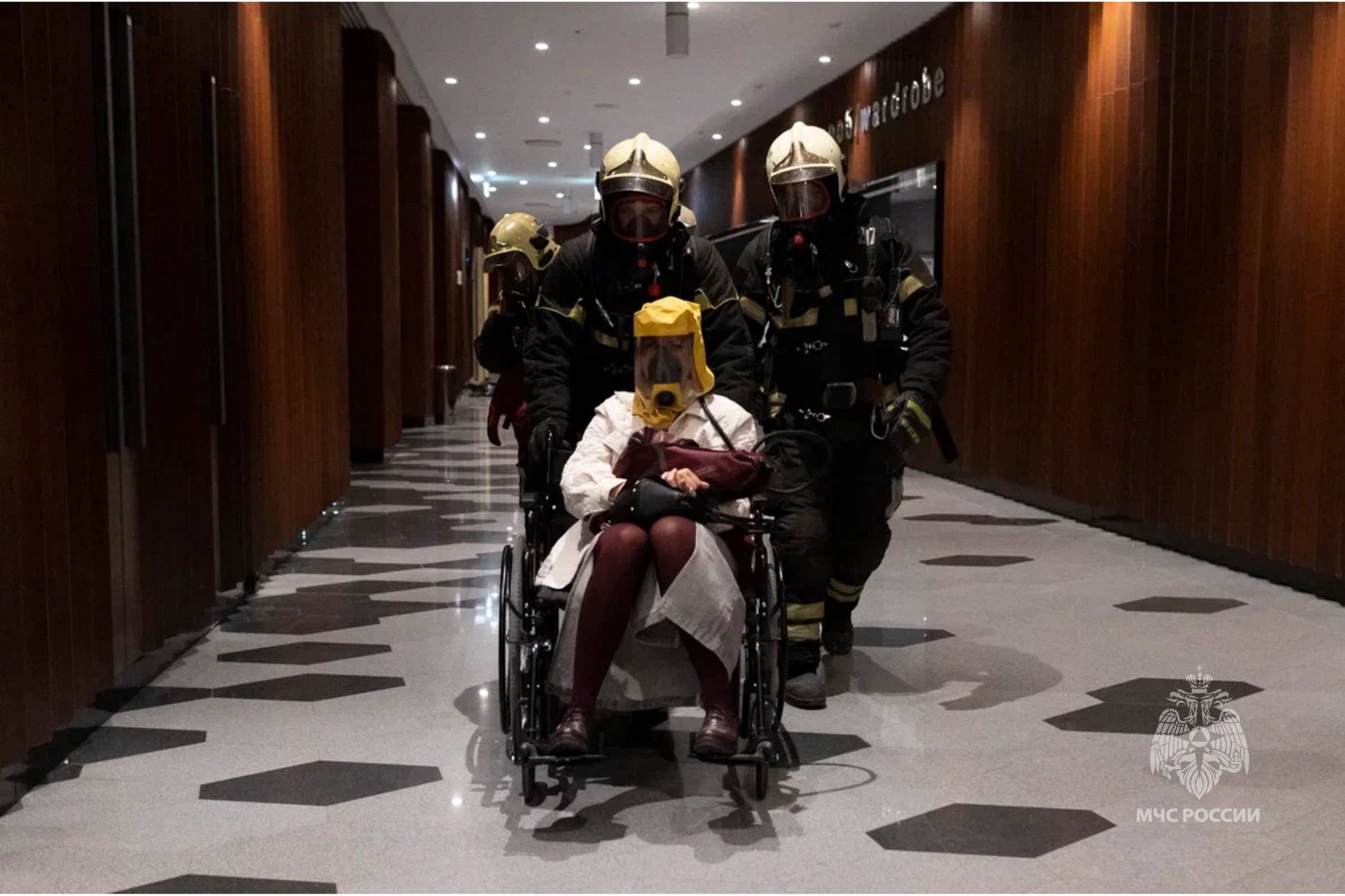 #БудниМЧС. Сотрудники Управления по ЦАО ГУ МЧС России по г. Москве провели пожарно-тактические учения на базе Московского концертного зала «Зарядье» #БудниМЧС. Сотрудники Управления по ЦАО ГУ МЧС России по г. Москве провели пожарно-тактические учения на базе Московского концертного зала «Зарядье»