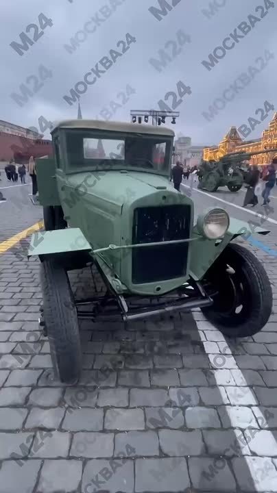 Самолёты, танки и пулемёты: на Красной площади открылся музей «Город живых историй», посвящённый 84-й годовщине легендарного военного парада 1941 года