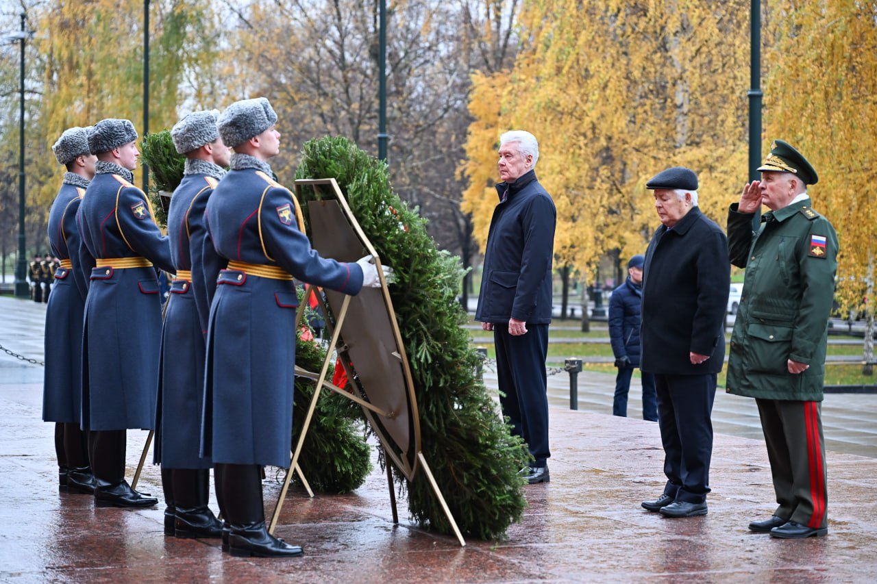 Сегодня в Москве вспоминают парад на Красной площади 7 ноября 1941 года Сегодня в Москве вспоминают парад на Красной площади 7 ноября 1941 года
