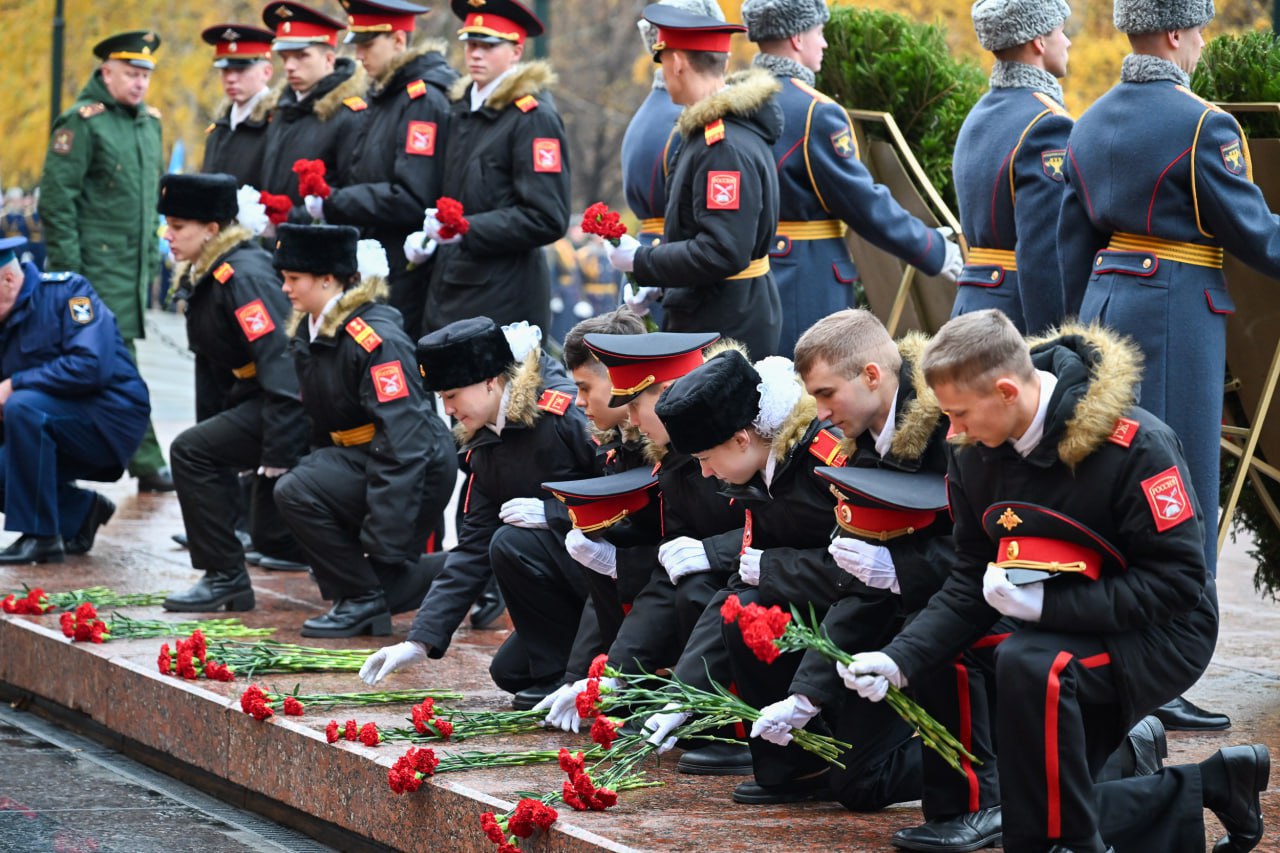 Сегодня в Москве вспоминают парад на Красной площади 7 ноября 1941 года Сегодня в Москве вспоминают парад на Красной площади 7 ноября 1941 года