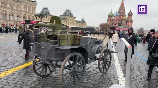 Музей под открытым небом устроили у стен Кремля в честь годовщины парада 1941 года