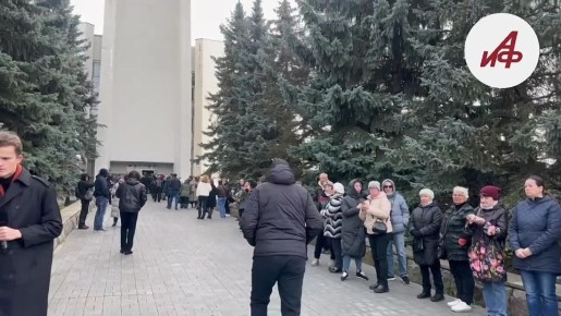 В Москве на Троекуровском кладбище прощаются с ведущим Юрием Николаевым