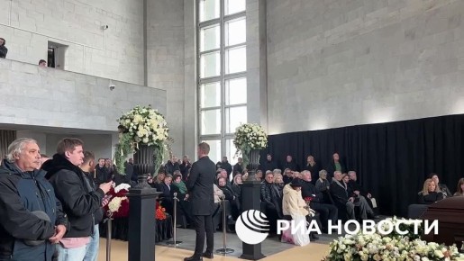 Церемония прощания с телеведущим Юрием Николаевым началась в Москве в Большом траурном зале Троекуровского кладбища