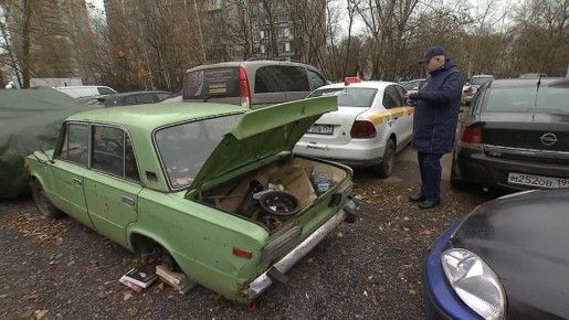 Наверняка вы видели во дворах машины с помятым кузовом или с выбитыми стеклами