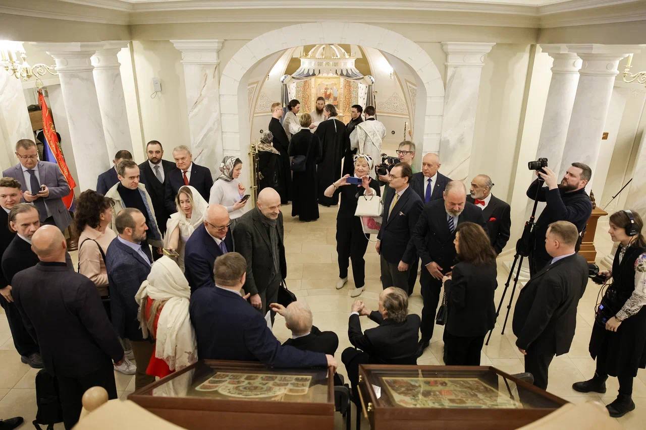 11 ноября заместитель Министра иностранных дел Российской Федерации Д.Е.Любинский принял участие в церемонии открытия в Знаменском Храме Новоспасского монастыря города Москвы мемориальной доски на месте утраченного... 11 ноября заместитель Министра иностранных дел Российской Федерации Д.Е.Любинский принял участие в церемонии открытия в Знаменском Храме Новоспасского монастыря города Москвы мемориальной доски на месте утраченного...