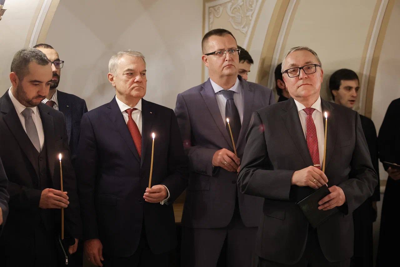 11 ноября заместитель Министра иностранных дел Российской Федерации Д.Е.Любинский принял участие в церемонии открытия в Знаменском Храме Новоспасского монастыря города Москвы мемориальной доски на месте утраченного... 11 ноября заместитель Министра иностранных дел Российской Федерации Д.Е.Любинский принял участие в церемонии открытия в Знаменском Храме Новоспасского монастыря города Москвы мемориальной доски на месте утраченного...