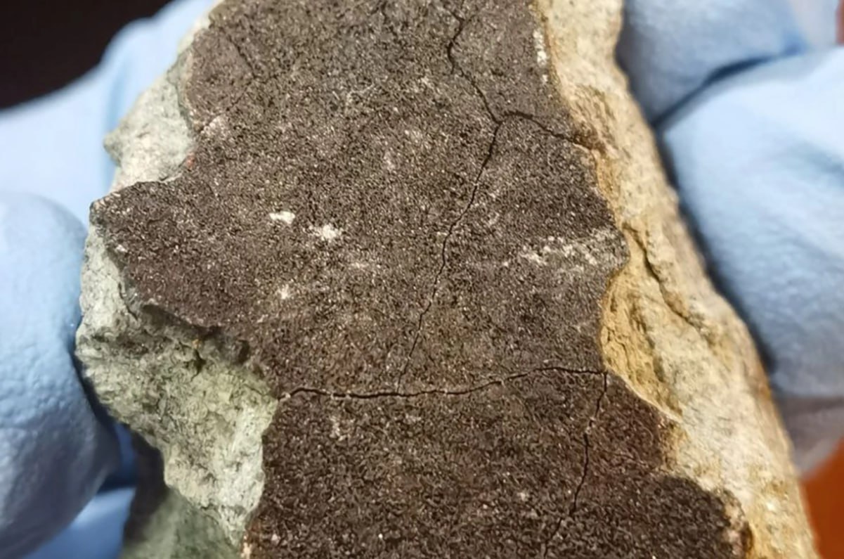 Учёные нашли фрагменты метеорита, пролетевшего над Москвой Учёные нашли фрагменты метеорита, пролетевшего над Москвой