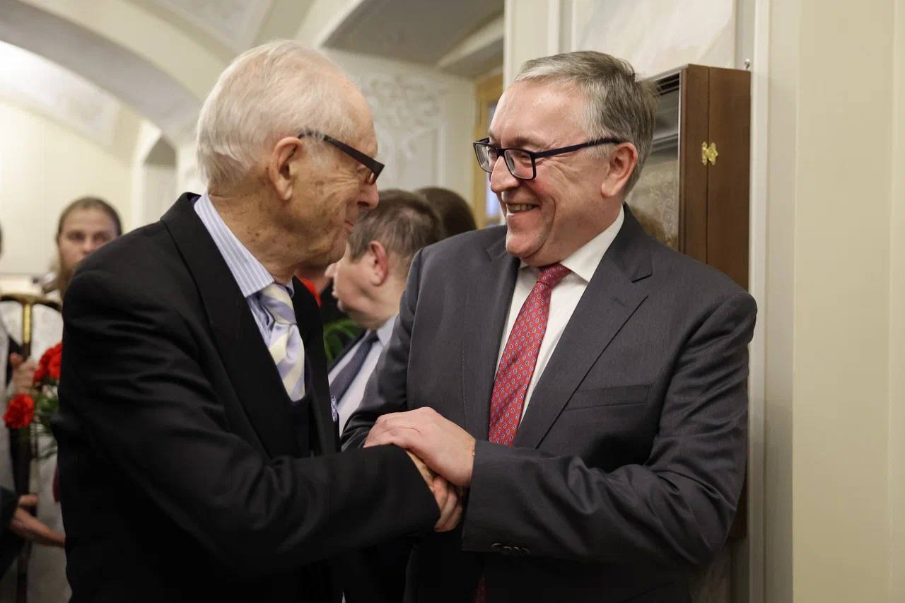 11 ноября заместитель Министра иностранных дел Российской Федерации Д.Е.Любинский принял участие в церемонии открытия в Знаменском Храме Новоспасского монастыря города Москвы мемориальной доски на месте утраченного... 11 ноября заместитель Министра иностранных дел Российской Федерации Д.Е.Любинский принял участие в церемонии открытия в Знаменском Храме Новоспасского монастыря города Москвы мемориальной доски на месте утраченного...