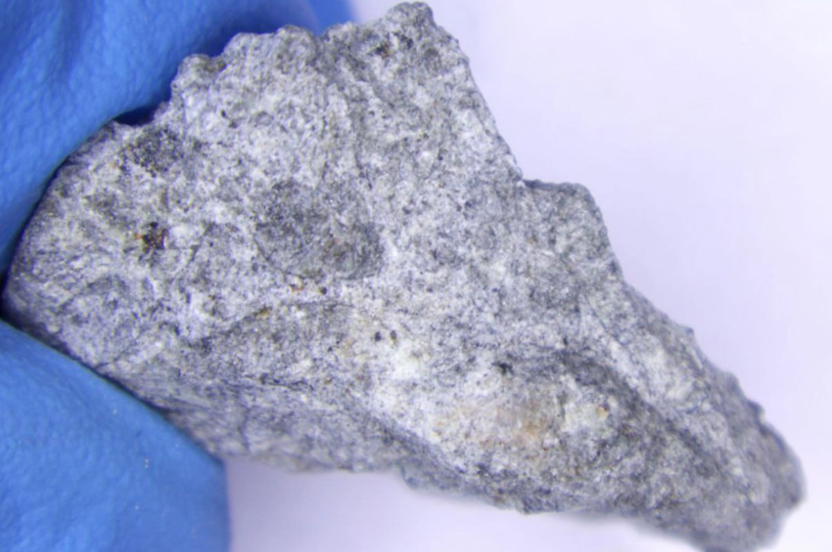 Учёные нашли фрагменты метеорита, пролетевшего над Москвой Учёные нашли фрагменты метеорита, пролетевшего над Москвой