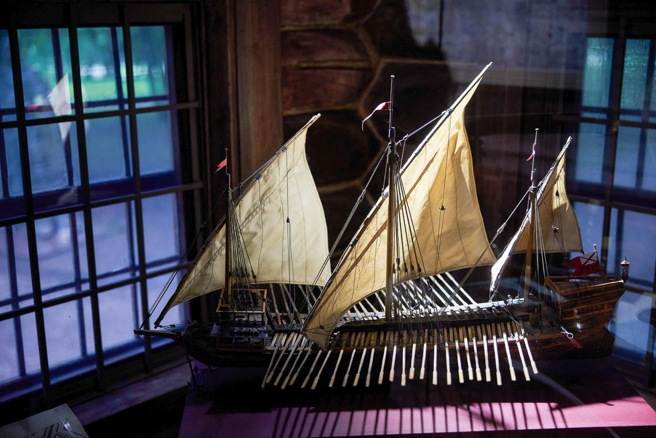 В «Коломенском» стоит небольшой деревянный дом, за которым скрывается большая история В «Коломенском» стоит небольшой деревянный дом, за которым скрывается большая история