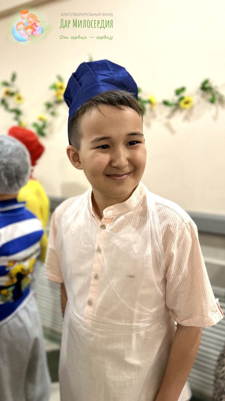 По вечерам мама достаёт глубокую тарелку и ставит её на стол По вечерам мама достаёт глубокую тарелку и ставит её на стол