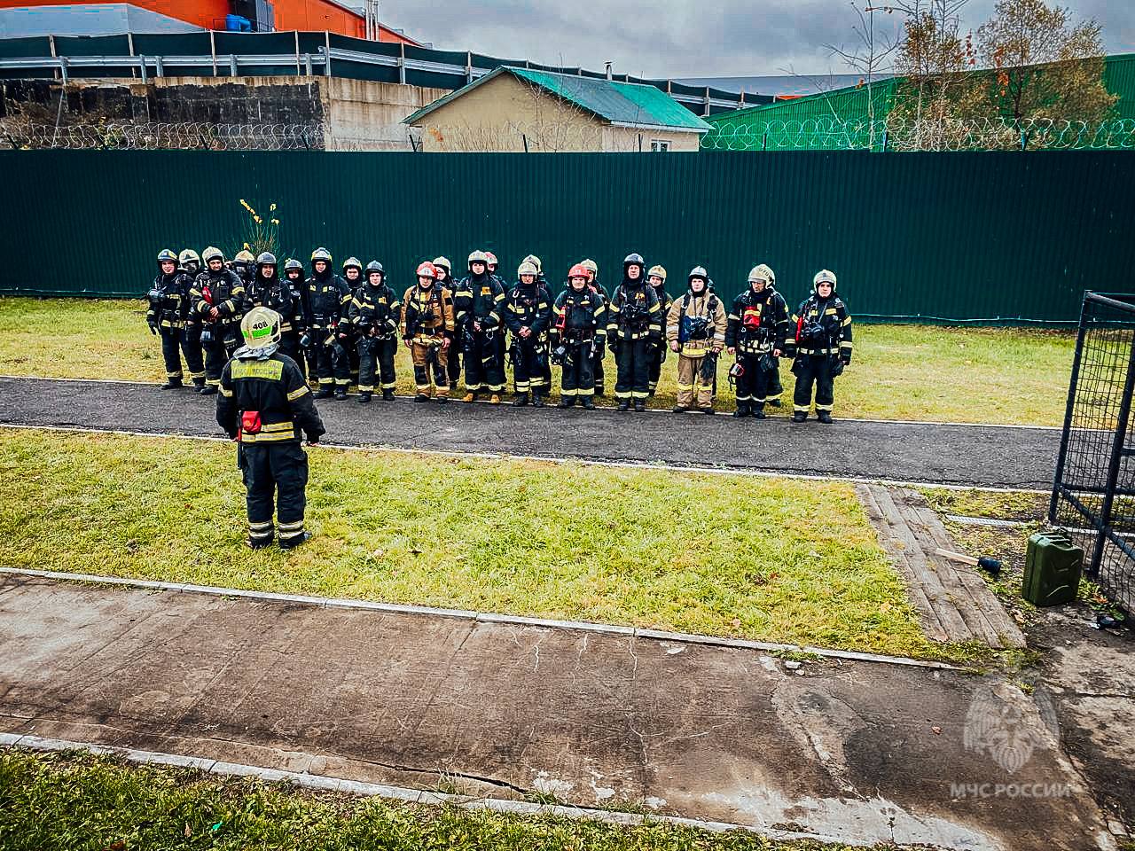 #БудниМЧС. Огневая полоса на пределе сил и возможностей Пожарные Зеленоградского округа прошли тренировку на огневой полосе психологической подготовки #БудниМЧС. Огневая полоса на пределе сил и возможностей Пожарные Зеленоградского округа прошли тренировку на огневой полосе психологической подготовки