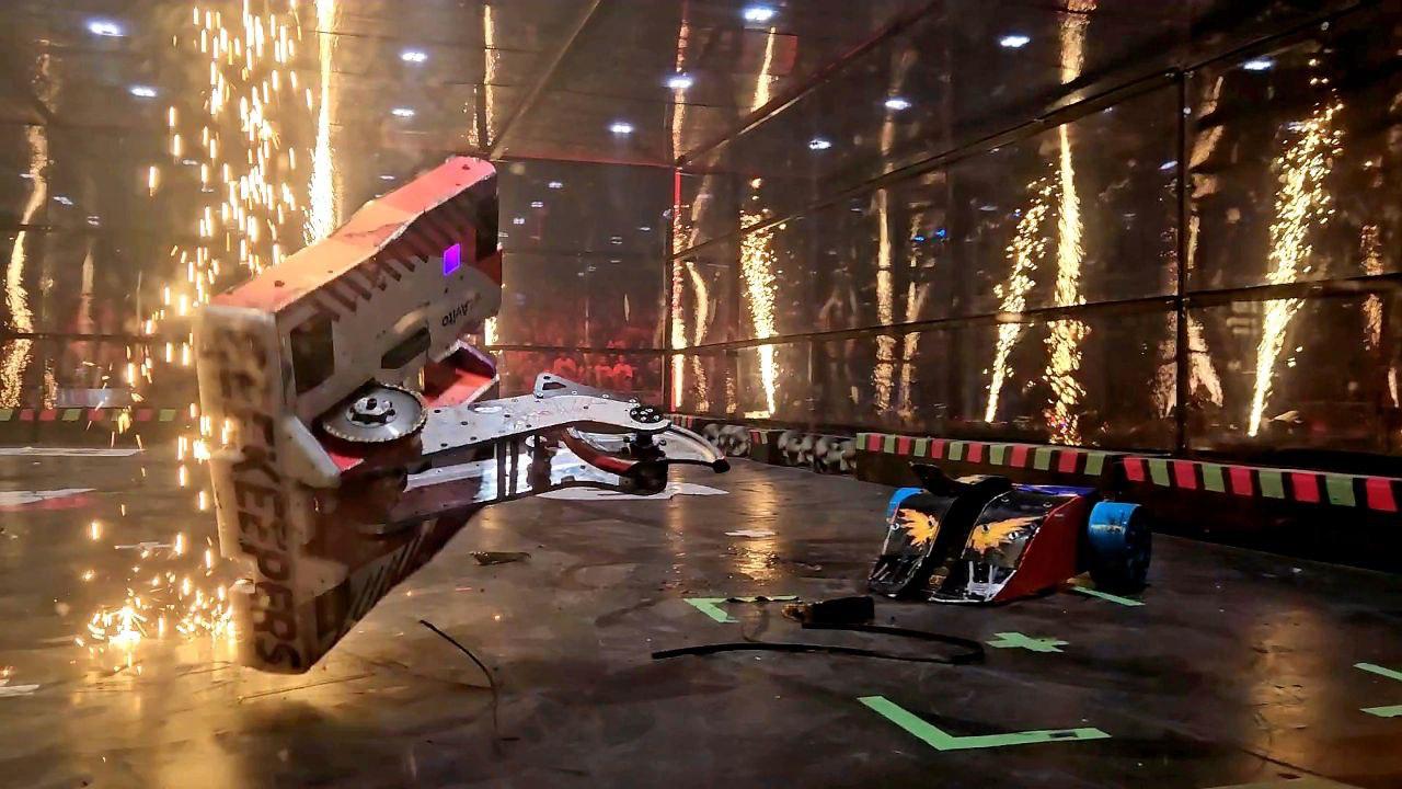 1 ноября в Екатеринбурге состоялся 4-й отборочный этап «Битвы роботов» 1 ноября в Екатеринбурге состоялся 4-й отборочный этап «Битвы роботов»