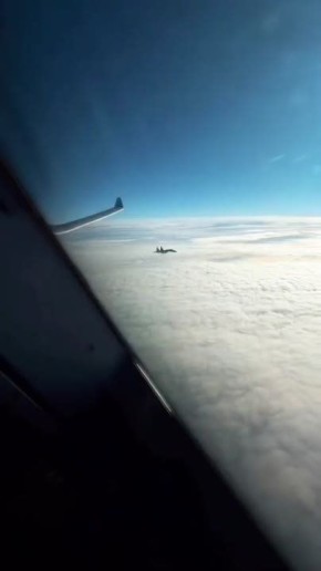 Истребители Су-35С ВКС России с комплектом управляемых авиационных ракет класса "воздух-воздух" сопровождали самолёт президента Казахстана во время недавнего визита в Москву