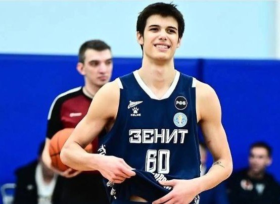 «Я тебя убью, мне терять нечего!» - под Москвой охранники-бородачи жестоко избили 18-летнего баскетболиста и его друзей, защитивших девушек Баскетболиста ЦСКА-Юниора Владимира Ершова и двух его друзей избили в ночном клубе в... «Я тебя убью, мне терять нечего!» - под Москвой охранники-бородачи жестоко избили 18-летнего баскетболиста и его друзей, защитивших девушек Баскетболиста ЦСКА-Юниора Владимира Ершова и двух его друзей избили в ночном клубе в...