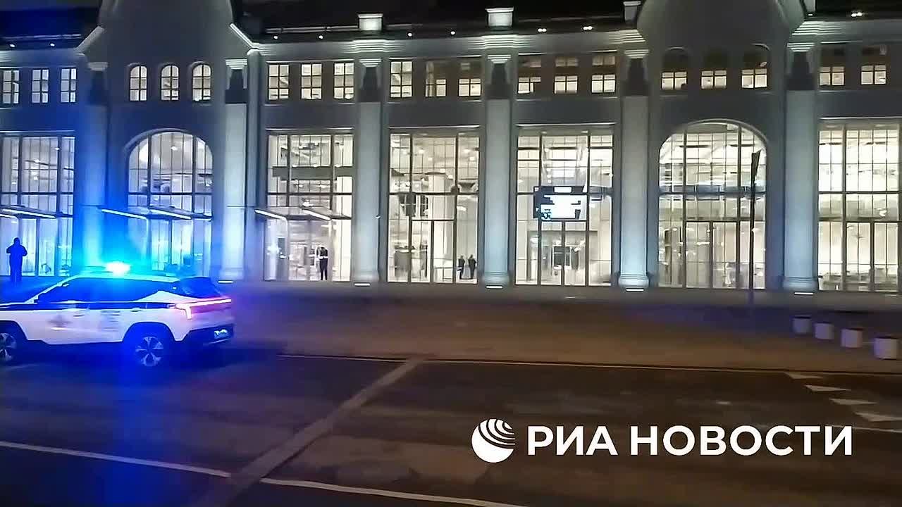 В здании Дома культуры "ГЭС-2" в Москве проходит эвакуация