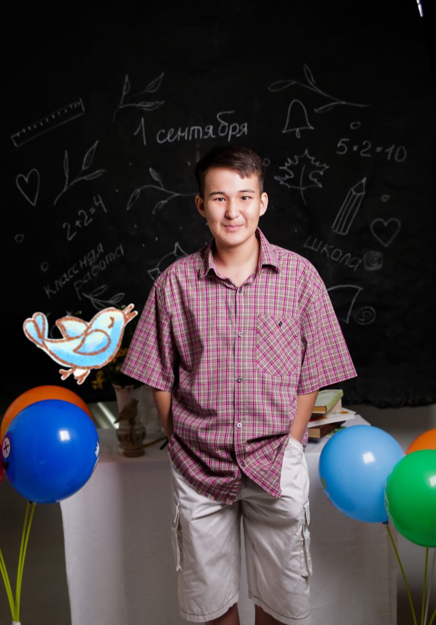 По вечерам мама достаёт глубокую тарелку и ставит её на стол По вечерам мама достаёт глубокую тарелку и ставит её на стол