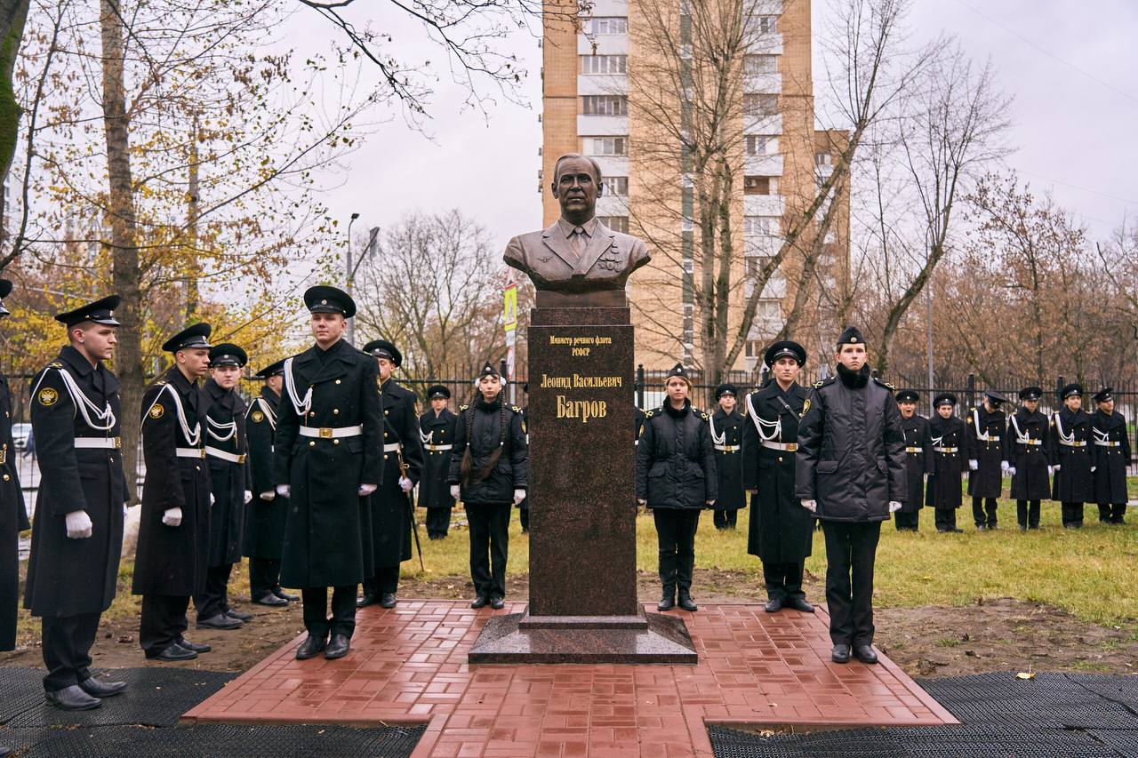 В Москве открыли бюст Министру речного флота РСФСР Леониду Багрову В Москве открыли бюст Министру речного флота РСФСР Леониду Багрову