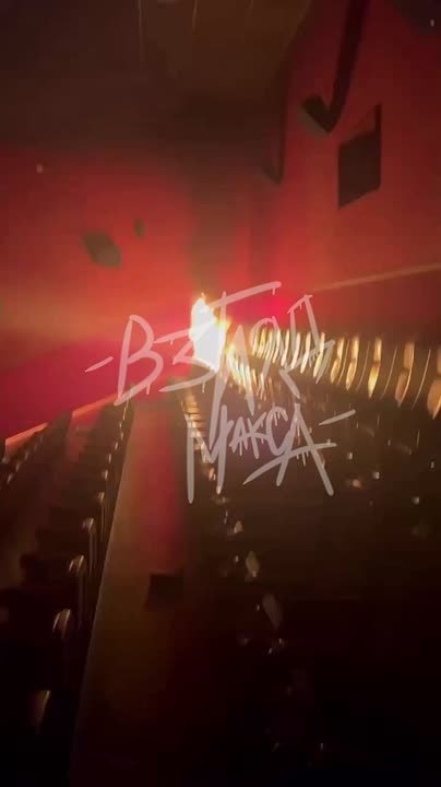 Вечером 13 ноября в московском торговом центре «Авиапарк» произошёл поджог в одном из залов кинотеатра