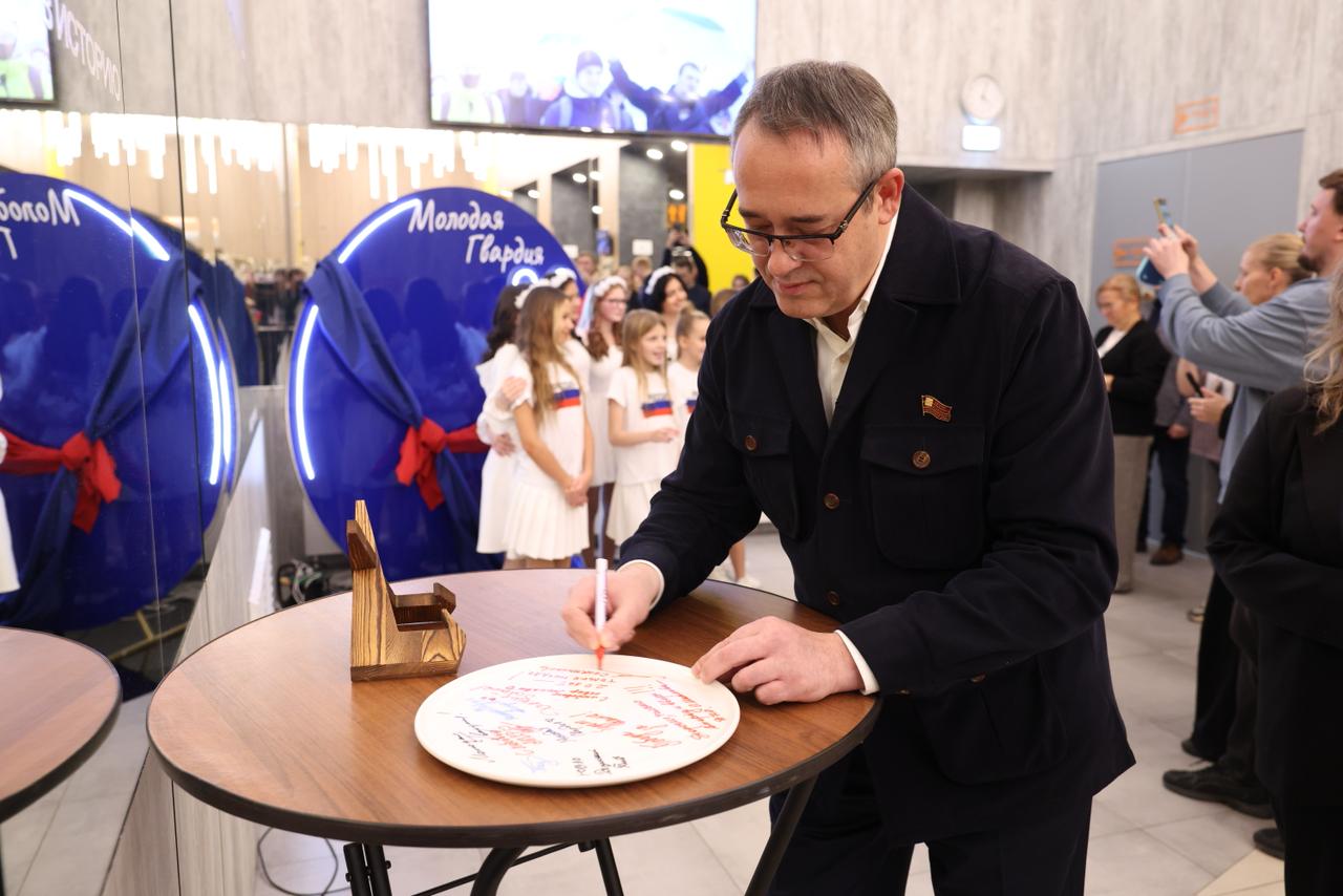 «Молодая Гвардия Единой России» – настоящая школа лидерства, гражданской активности и патриотизма для тысяч молодых людей! Сегодня поздравил молодогвардейцев с 20-летием Московского городского отделения МГЕР – движения... «Молодая Гвардия Единой России» – настоящая школа лидерства, гражданской активности и патриотизма для тысяч молодых людей! Сегодня поздравил молодогвардейцев с 20-летием Московского городского отделения МГЕР – движения...