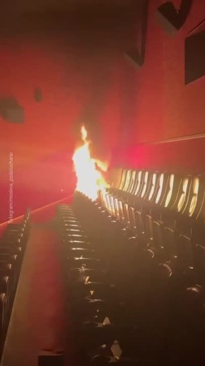 Кадры поджога 16-летним подростком кинозала в Москве