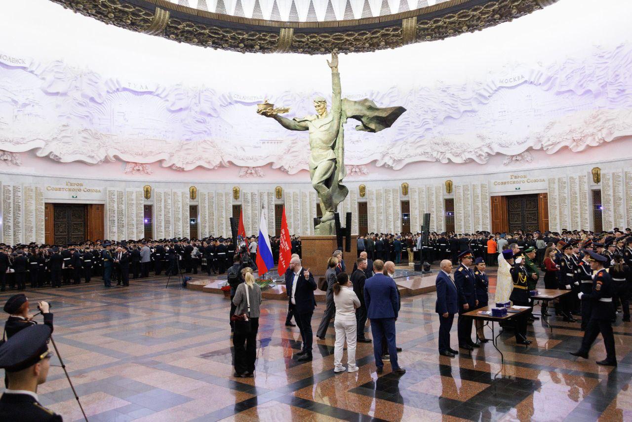 Офицеры Следственного комитета Российской Федерации приняли участие в церемонии принятия торжественного обещания курсанта и клятвы кадета Офицеры Следственного комитета Российской Федерации приняли участие в церемонии принятия торжественного обещания курсанта и клятвы кадета