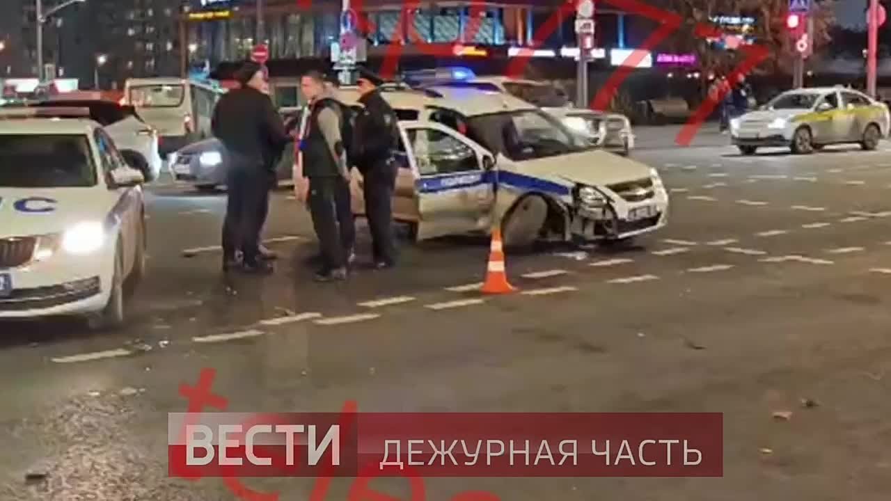 Корреспондент Дежурной части Даниил Сухоручко побывал на улице Широкой в Москве где произошла авария с участием полицейского автомобиля