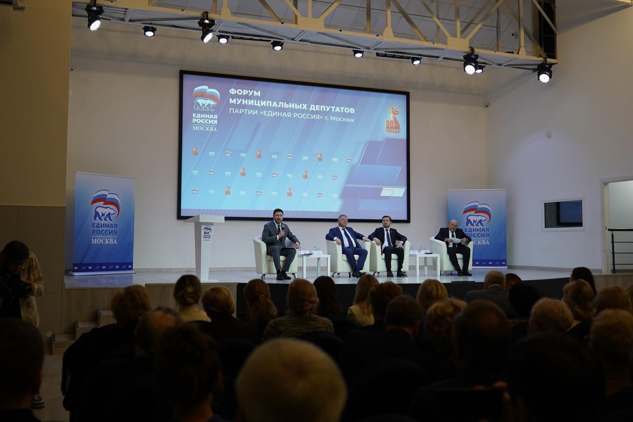 Алексей Шапошников: Муниципальные депутаты «Единой России» всегда на связи с жителями, помогая решать важные задачи и продвигать партийные проекты и инициативы на местах